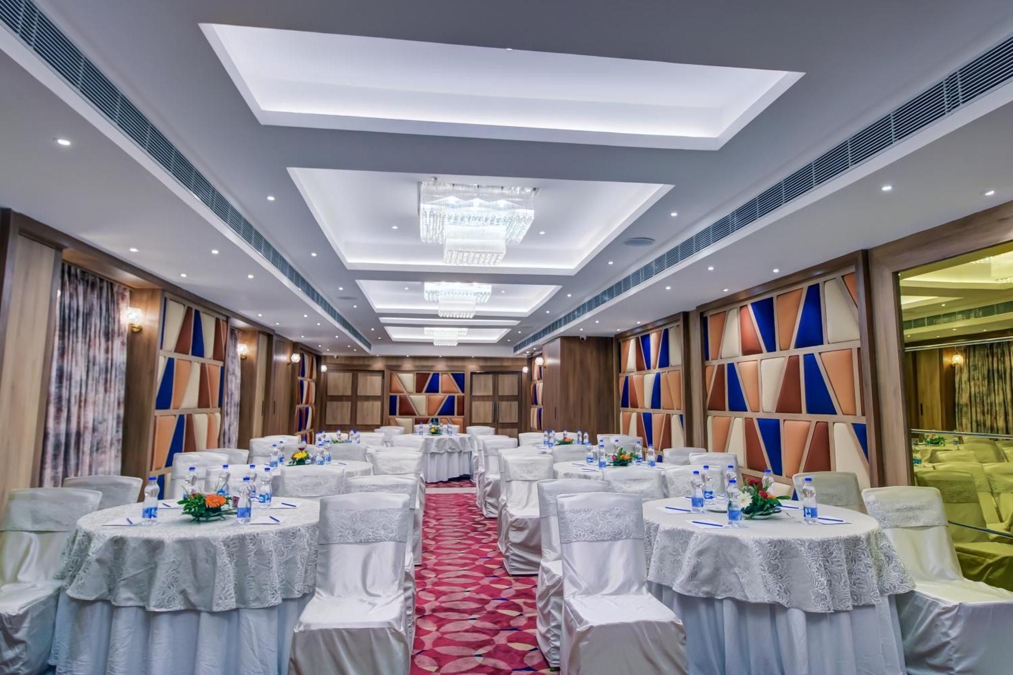 Cozzet Victoria Hotel Bhubaneswar Exterior foto